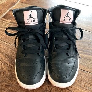 Nike Air Jordan 1 Mid Arctic Punch